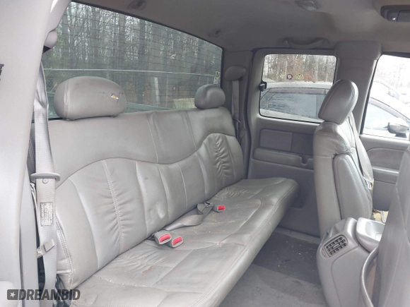 2000 Chevrolet Silverado 1500 LS with VIN 2GCEC19T1Y1380448, listed as a IAAI auction lot 41551018 with 236,697 mi miles. Bid and sale history available at carsss.com. Image 8.