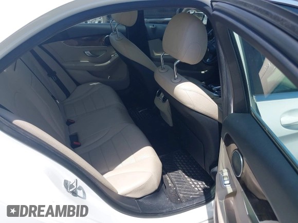2015 Mercedes-Benz C 300 z VIN 55SWF4JB1FU075766, wystawiony jako IAAI lot #42299603 z przebiegiem 119 589 mil mil oraz . Historia ofert i sprzedaży dostępna na DreamBid. Obrazek 8.