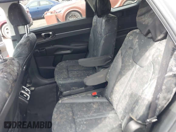 2023 Kia Sorento EX z VIN KNDRHDLG6P5209630, wystawiony jako IAAI lot #41967082 z przebiegiem 4095 mil mil oraz . Historia ofert i sprzedaży dostępna na DreamBid. Obrazek 6.