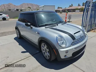 2006 MINI Hardtop S z VIN WMWRE33536TL16823, wystawiony jako Copart lot #57493335 z przebiegiem 164 277 mil mil oraz Czysty tytuł • Clean title. Historia ofert i sprzedaży dostępna na DreamBid. Obrazek 1.