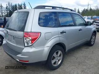 2011 Subaru Forester X z VIN JF2SHABC2BH780698, wystawiony jako IAAI lot #42015087 z przebiegiem 68 240 mil mil oraz . Historia ofert i sprzedaży dostępna na DreamBid. Obrazek 4.