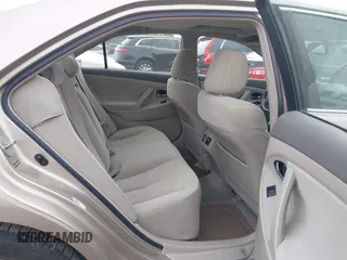 2008 Toyota Camry z VIN 4T1BB46K68U035158, wystawiony jako IAAI lot #42067790 z przebiegiem 220 913 mil mil oraz . Historia ofert i sprzedaży dostępna na DreamBid. Obrazek 8.