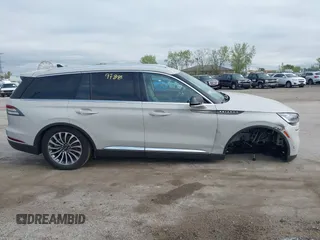 2023 Lincoln Aviator Reserve z VIN 5LM5J7WC0PGL29563, wystawiony jako IAAI lot #42219788 z przebiegiem 4 861 mil mil oraz . Historia ofert i sprzedaży dostępna na DreamBid. Obrazek 13.