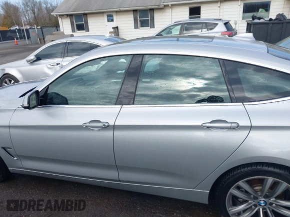 2016 BMW 3 Series 328i Gran Turismo xDrive z VIN WBA8Z5C52GG500852, wystawiony jako IAAI lot #41764251 z przebiegiem 96 176 mil mil oraz . Historia ofert i sprzedaży dostępna na DreamBid. Obrazek 14.