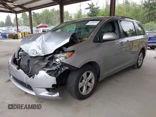 2017 Toyota Sienna LE Auto Access Seat с VIN 5TDKZ3DC4HS828226, выставлен на аукционе IAAI как лот 42283563 с пробегом 19 725 миль миль и . История ставок и продаж доступна на DreamBid. Изображение 17.