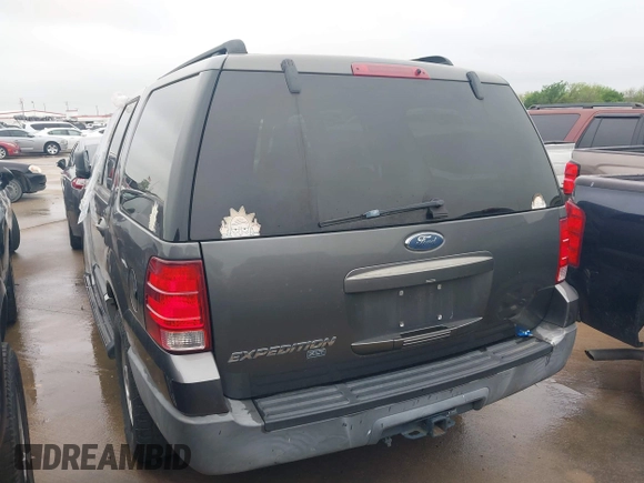 2005 Ford Expedition Special Service with VIN 1FMPU15545LA40791, listed as a IAAI auction lot 41823519 with 156,915 mi miles. Bid and sale history available at carsss.com. Image 3.
