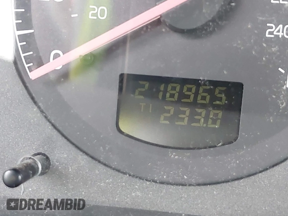 2001 Volvo V70 with VIN YV1SW58D512096722, listed as a IAAI auction lot 42080844 with 218,965 mi miles and . Bid and sale history available at DreamBid. Image 7.