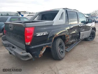 2002 Chevrolet Avalanche with VIN 3GNEK13T82G268036, listed as a IAAI auction lot 41882508 with 349,493 mi miles. Bid and sale history available at carsss.com. Image 4.