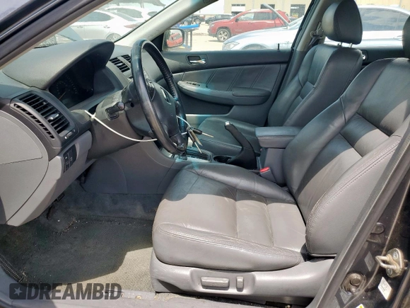 2003 Honda Accord EX z VIN 1HGCM66503A033734, wystawiony jako Copart lot #58805125 z przebiegiem 175 582 mil mil oraz Czysty tytuł • Clean title. Historia ofert i sprzedaży dostępna na DreamBid. Obrazek 7.