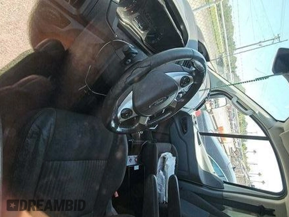2015 Ford Transit Cargo z VIN 1FTNR1ZM5FKA50669, wystawiony jako IAAI lot #42354300 z przebiegiem 133 199 mil mil oraz . Historia ofert i sprzedaży dostępna na DreamBid. Obrazek 1.