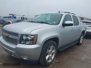 2013 Chevrolet Avalanche LTZ with VIN 3GNMCGE04DG109502, listed as a IAAI auction lot 41335363 with 166,877 mi miles. Bid and sale history available at carsss.com. Image 19.