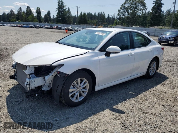 2025 Toyota Camry LE z VIN 4T1DAACK8SU540544, wystawiony jako Copart lot #58835005 z przebiegiem 14 268 mil mil oraz Szkoda całkowita • Salvage title. Historia ofert i sprzedaży dostępna na DreamBid. Obrazek 1.
