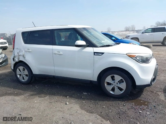 2015 Kia Soul with VIN KNDJN2A2XF7157813, listed as a IAAI auction lot 41692105 with 132,416 mi miles. Bid and sale history available at carsss.com. Image 13.