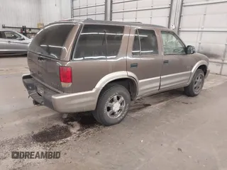 2001 Oldsmobile Bravada z VIN 1GHDT13W812133670, wystawiony jako IAAI lot #42224085 z przebiegiem 159 995 mil mil oraz . Historia ofert i sprzedaży dostępna na DreamBid. Obrazek 4.