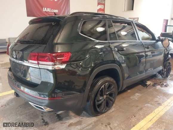 2022 Volkswagen Atlas 3.6L V6 SE w/Technology with VIN 1V2JR2CA3NC512947, listed as a IAAI auction lot 41721006 with 32,853 mi miles. Bid and sale history available at carsss.com. Image 4.