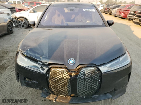 2025 BMW iX xDrive50 with VIN WB523CF00SCT18853, listed as a Copart auction lot 88105935 with 722 mi miles and Salvage Title. Bid and sale history available at carsss.com. Image 5.