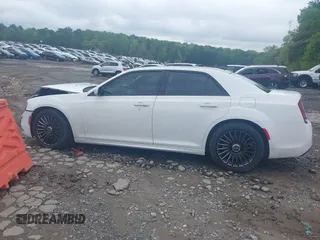 2021 Chrysler 300 S с VIN 2C3CCABT4MH558327, выставлен на аукционе IAAI как лот 41973134 с пробегом 58 216 миль миль и . История ставок и продаж доступна на DreamBid. Изображение 14.