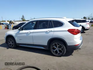2018 BMW X1 sDrive28i z VIN WBXHU7C32J5H45283, wystawiony jako Copart lot #56382255 z przebiegiem 37 251 mil mil oraz Szkody całkowita. Historia ofert i sprzedaży dostępna na DreamBid. Obrazek 2.