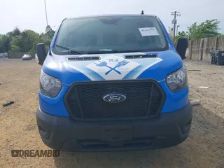 2023 Ford Transit Cargo z VIN 1FTBR1Y85PKC03205, wystawiony jako IAAI lot #42113154 z przebiegiem 17 338 mil mil oraz . Historia ofert i sprzedaży dostępna na DreamBid. Obrazek 12.
