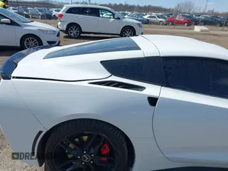 2015 Chevrolet Corvette Z51 3LT z VIN 1G1YM2D74F5103775, wystawiony jako IAAI lot #41810409 z przebiegiem 29 000 mil mil oraz . Historia ofert i sprzedaży dostępna na DreamBid. Obrazek 8.