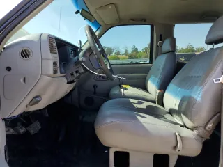 1997 Chevrolet Tahoe z VIN 3GNEK18R1VG112163, wystawiony jako Copart lot #58631925 z przebiegiem 213 262 mil mil oraz Tytuł czysty. Historia ofert i sprzedaży dostępna na DreamBid. Obrazek 7.