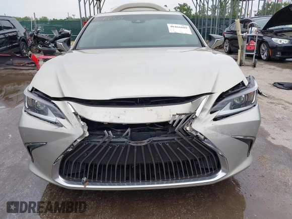 2020 Lexus ES with VIN 58ADZ1B13LU065431, listed as a IAAI auction lot 40466609 with 35,488 mi miles. Bid and sale history available at carsss.com. Image 6.