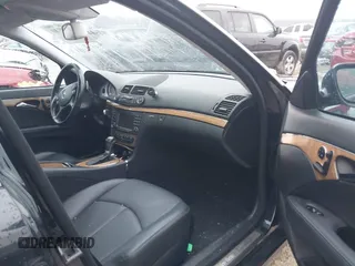 2008 Mercedes-Benz E 350 Luxury z VIN WDBUF87X68B340575, wystawiony jako IAAI lot #41682910 z przebiegiem 117 665 mil mil oraz . Historia ofert i sprzedaży dostępna na DreamBid. Obrazek 5.