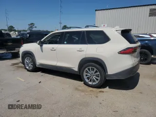 2024 Toyota Highlander XLE with VIN 5TDAAAB53RS028837, listed as a Copart auction lot 52251485 with 31,040 mi miles and Salvage title. Bid and sale history available at DreamBid. Image 2.