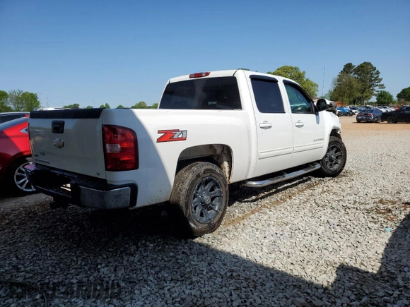 2010 Chevrolet Silverado 1500 LT with VIN 3GCRCSE03AG165766, listed as a Copart auction lot 52150475 with 132,253 mi miles and Salvage Title. Bid and sale history available at DreamBid. Image 3.