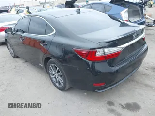 2018 Lexus ES with VIN JTHBW1GG2J2193949, listed as a IAAI auction lot 41772763 with 190,015 mi miles. Bid and sale history available at carsss.com. Image 3.