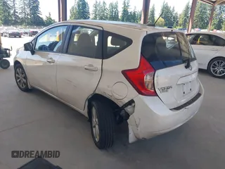 2015 Nissan Note S z VIN 3N1CE2CP8FL430215, wystawiony jako IAAI lot #42673875 z przebiegiem 68 379 mil mil oraz . Historia ofert i sprzedaży dostępna na DreamBid. Obrazek 3.