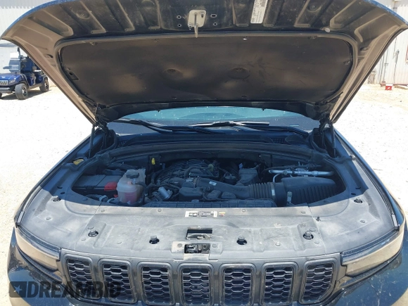 2023 Jeep Grand Cherokee Altitude z VIN 1C4RJKAG6P8829453, wystawiony jako IAAI lot #42433305 z przebiegiem 44 159 mil mil oraz . Historia ofert i sprzedaży dostępna na DreamBid. Obrazek 10.