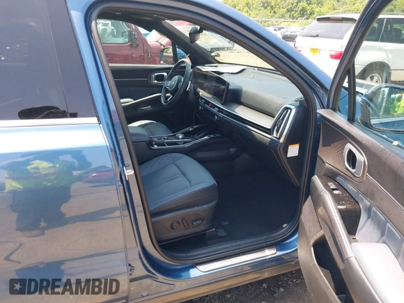 2025 Kia Sorento SX Prestige with VIN KNDRKDJG9S5296517, listed as a IAAI auction lot 42683892 with 17,116 mi miles and . Bid and sale history available at DreamBid. Image 5.