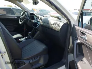 2024 Volkswagen Tiguan SE с VIN 3VV3B7AXXRM101084, выставлен на аукционе IAAI как лот 42196649 с пробегом 14 447 миль миль и . История ставок и продаж доступна на DreamBid. Изображение 5.