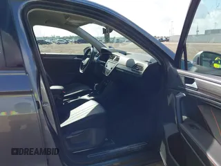 2024 Volkswagen Tiguan Wolfsburg Edition z VIN 3VV6B7AX8RM224282, wystawiony jako IAAI lot #42571544 z przebiegiem 16 516 mil mil oraz . Historia ofert i sprzedaży dostępna na DreamBid. Obrazek 5.