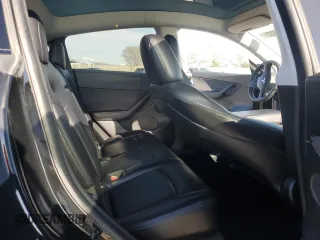 2021 Tesla Model Y Long Range z VIN 5YJYGDEE3MF092495, wystawiony jako Copart lot #50664225 z przebiegiem 72 947 mil mil oraz Szkoda całkowita • Salvage title. Historia ofert i sprzedaży dostępna na DreamBid. Obrazek 10.