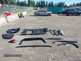 2022 Toyota RAV4 Hybrid SE z VIN 4T3T6RFV5NU101105, wystawiony jako IAAI lot #42666372 z przebiegiem 7 644 mil mil oraz . Historia ofert i sprzedaży dostępna na DreamBid. Obrazek 12.