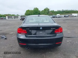 2020 BMW 2 Series 230i xDrive z VIN WBA2J3C02L7E63806, wystawiony jako IAAI lot #42270821 z przebiegiem 28 277 mil mil oraz . Historia ofert i sprzedaży dostępna na DreamBid. Obrazek 17.