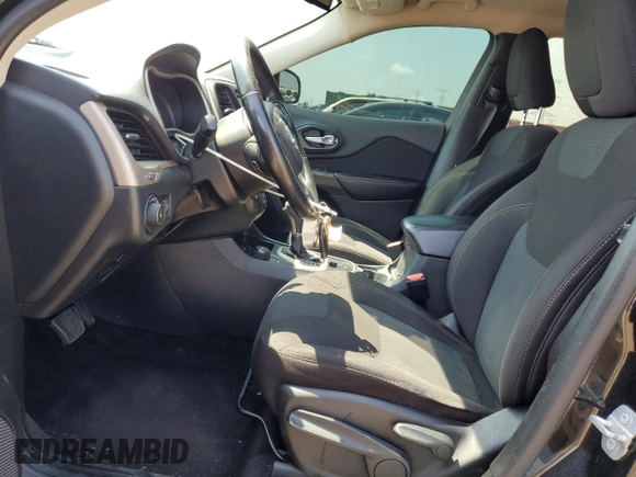 2016 Jeep Cherokee Altitude with VIN 1C4PJMCB5GW203151, listed as a Copart auction lot 61381395 with 147,805 mi miles and Salvage title. Bid and sale history available at DreamBid. Image 7.