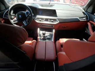 2023 BMW X5 M z VIN 5YMJU0C07P9P13978, wystawiony jako Copart lot #49664573 z przebiegiem Nie podano mil oraz . Historia ofert i sprzedaży dostępna na DreamBid. Obrazek 8.