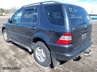 2000 Mercedes-Benz M-Class with VIN 4JGAB54E8YA148786, listed as a IAAI auction lot 41831892 with 999,999 mi miles. Bid and sale history available at carsss.com. Image 3.