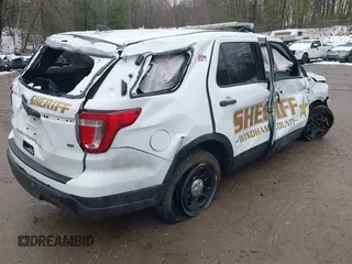 2019 Ford Police Interceptor Utility z VIN 1FM5K8AR3KGA30854, wystawiony jako IAAI lot #41907581 z przebiegiem 126 290 mil mil oraz . Historia ofert i sprzedaży dostępna na DreamBid. Obrazek 4.