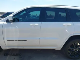 2018 Jeep Grand Cherokee Altitude z VIN 1C4RJEAG8JC380640, wystawiony jako IAAI lot #42336318 z przebiegiem 109 675 mil mil oraz . Historia ofert i sprzedaży dostępna na DreamBid. Obrazek 15.