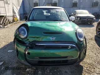 2022 MINI Hardtop Cooper SE with VIN WMW13DJ01N2R00366, listed as a Copart auction lot 81752854 with Not provided miles and Non repairable. Bid and sale history available at DreamBid. Image 5.