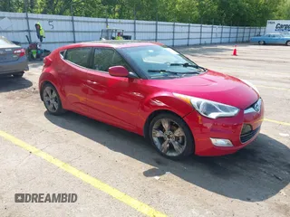 2016 Hyundai Veloster z VIN KMHTC6AD0GU286455, wystawiony jako IAAI lot #42244377 z przebiegiem 121 757 mil mil oraz . Historia ofert i sprzedaży dostępna na DreamBid. Obrazek 1.