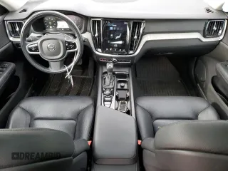 2021 Volvo V60 z VIN YV4102WK5M1068137, wystawiony jako Copart lot #43039304 z przebiegiem 46 349 mil mil oraz . Historia ofert i sprzedaży dostępna na DreamBid. Obrazek 8.