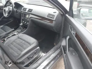2015 Volkswagen Passat 2.0L TDI SEL Premium with VIN 1VWCV7A34FC094467, listed as a IAAI auction lot 42030825 with 184,517 mi miles. Bid and sale history available at carsss.com. Image 5.