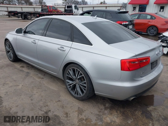 2015 Audi A6 Premium Plus z VIN WAUGFAFC8FN032627, wystawiony jako IAAI lot #41270302 z przebiegiem 82 104 mil mil oraz . Historia ofert i sprzedaży dostępna na DreamBid. Obrazek 3.