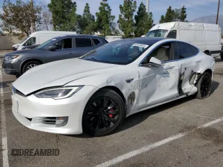 2019 Tesla Model S 100D z VIN 5YJSA1E44KF335113, wystawiony jako Copart lot #82936844 z przebiegiem 89 770 mil mil oraz Szkoda całkowita • Salvage title. Historia ofert i sprzedaży dostępna na DreamBid. Obrazek 1.