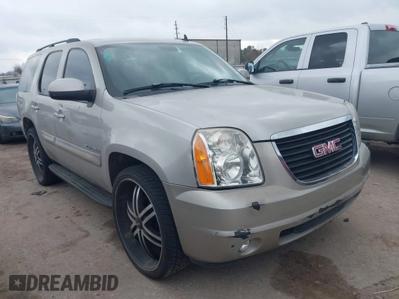 2008 GMC Yukon SLE w/3SA with VIN 1GKFC13C38R163590, listed as a IAAI auction lot 41518922 with 208,715 mi miles. Bid and sale history available at carsss.com. Image 1.